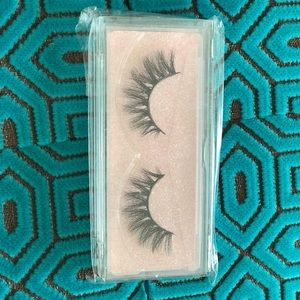 Mink volume lashes